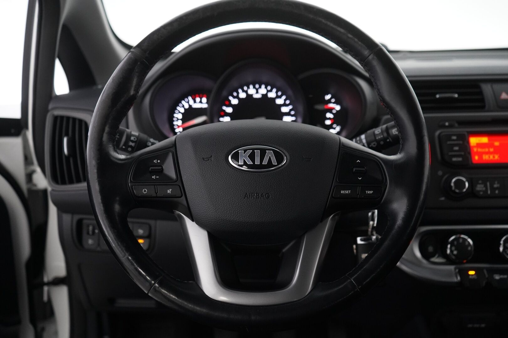 Kia Rio 2014 1,4 ISG EX 5D EcoDynamics *P-Tutka / Lohkolämmitin / Ratinlämmitin* - Suomi-auto / Kahdet hyvät renkaat / Ketju vaihdettu - HULLU BLACKWEEK KORKOTARJOUS 2,49%