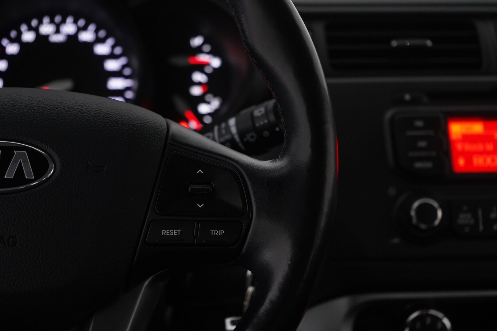 Kia Rio 2014 1,4 ISG EX 5D EcoDynamics *P-Tutka / Lohkolämmitin / Ratinlämmitin* - Suomi-auto / Kahdet hyvät renkaat / Ketju vaihdettu - HULLU BLACKWEEK KORKOTARJOUS 2,49%