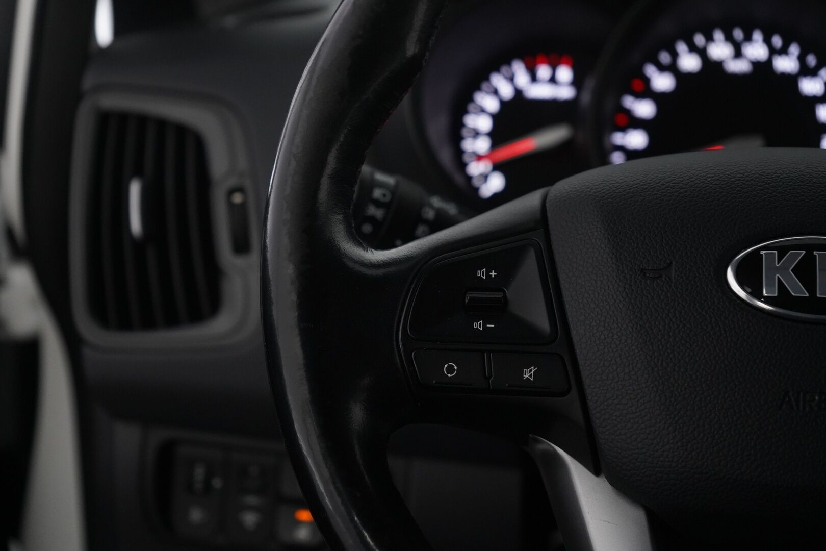 Kia Rio 2014 1,4 ISG EX 5D EcoDynamics *P-Tutka / Lohkolämmitin / Ratinlämmitin* - Suomi-auto / Kahdet hyvät renkaat / Ketju vaihdettu - HULLU BLACKWEEK KORKOTARJOUS 2,49%