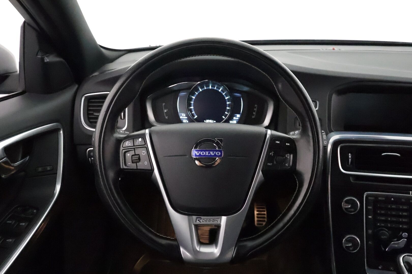 Volvo V60 2014 T5 R-Design aut **ACC / Aktiiv.Bi-Xenon / Koukku / Navi / BLIS / P.tutka / Sporttinahat / Lohkolämmitin** - Suomi-auto / Kahdet renkaat aluvanteilla