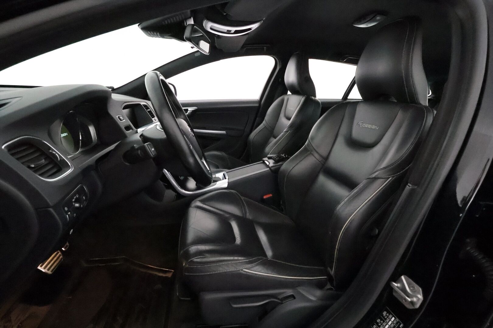Volvo V60 2014 T5 R-Design aut **ACC / Aktiiv.Bi-Xenon / Koukku / Navi / BLIS / P.tutka / Sporttinahat / Lohkolämmitin** - Suomi-auto / Kahdet renkaat aluvanteilla
