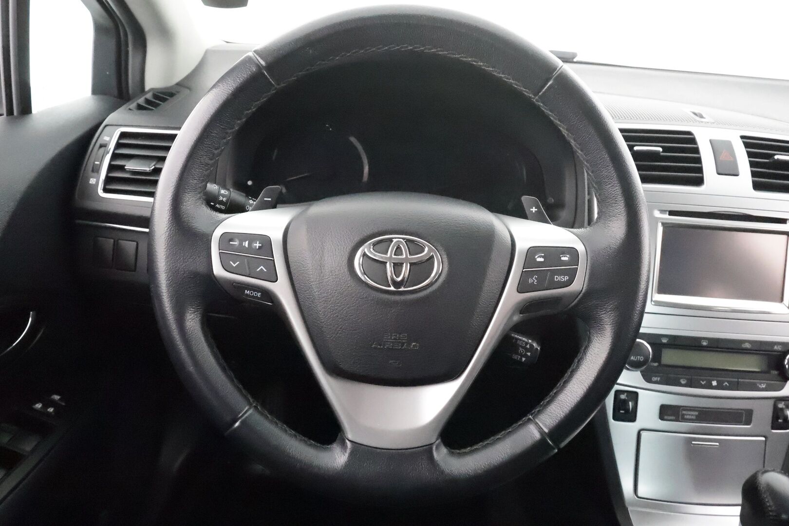 Toyota Avensis 2014 1,8 Valvematic Active 4ov Multidrive S * Vakkari / P.kamera / Xenon / Lohko / Puolinahat / Navi * - Suomi-auto / Kahdet renkaat aluvanteilla