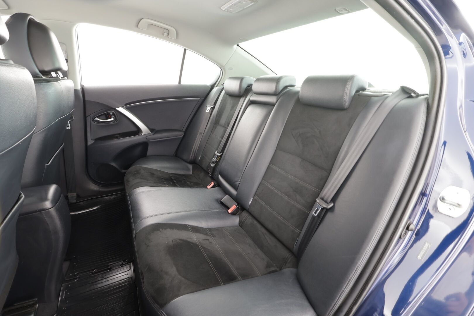 Toyota Avensis 2014 1,8 Valvematic Active 4ov Multidrive S * Vakkari / P.kamera / Xenon / Lohko / Puolinahat / Navi * - Suomi-auto / Kahdet renkaat aluvanteilla