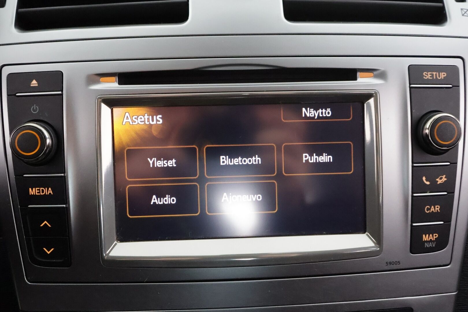 Toyota Avensis 2014 1,8 Valvematic Active 4ov Multidrive S * Vakkari / P.kamera / Xenon / Lohko / Puolinahat / Navi * - Suomi-auto / Kahdet renkaat aluvanteilla