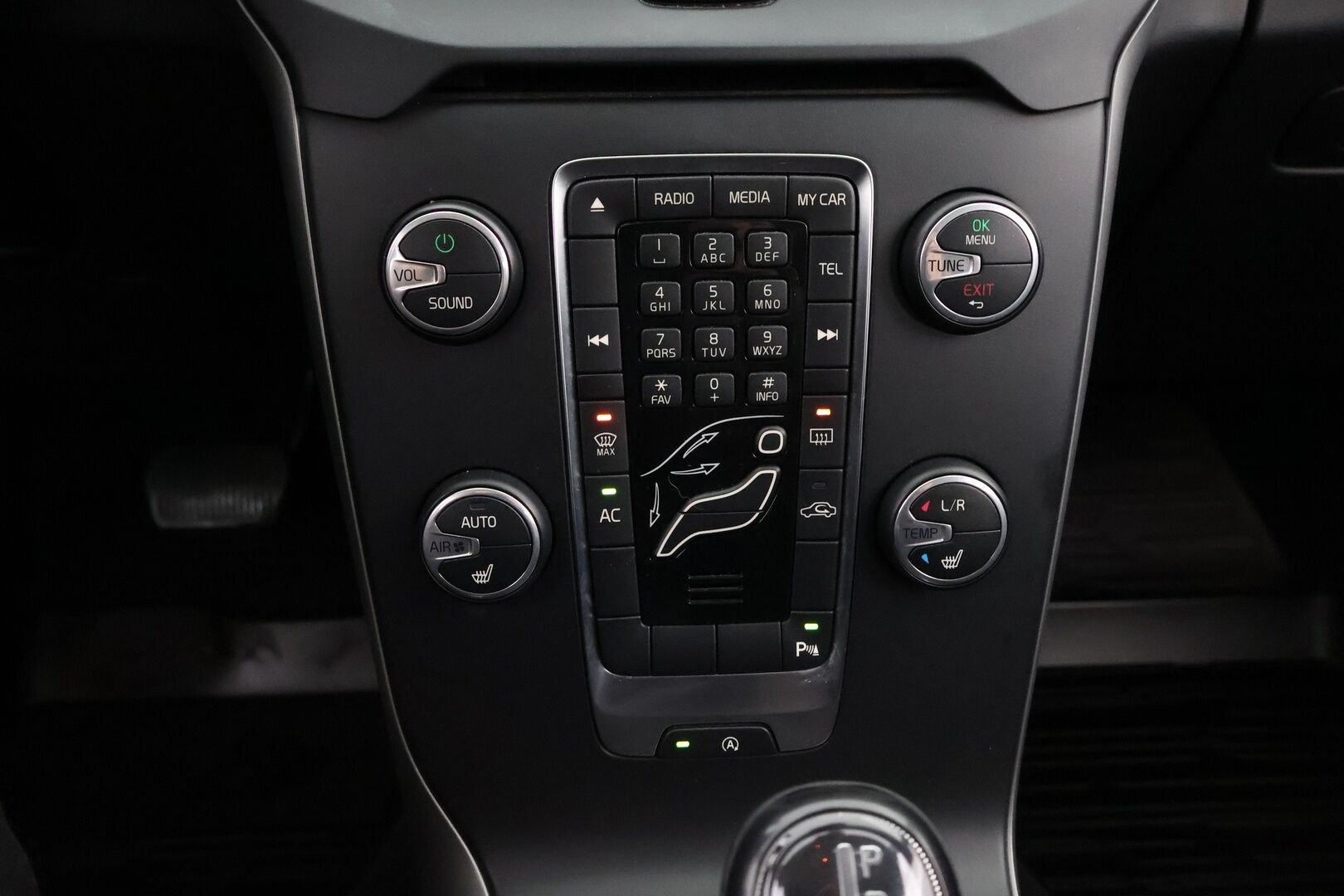 Volvo V40 2014 D2 Business aut * Suomiauto / Webasto / Merkkihuollettu / Xenon / Vakkari / Ei AdBlue - 2x Hyvät renkaat / Upeasti huollettu / Juuri tullut Tampereelle!