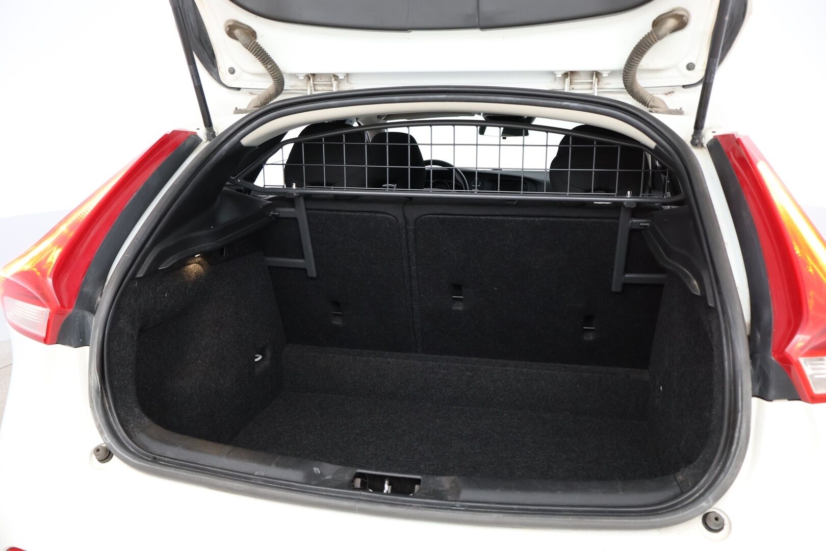 Volvo V40 2014 D2 Business aut * Suomiauto / Webasto / Merkkihuollettu / Xenon / Vakkari / Ei AdBlue - 2x Hyvät renkaat / Upeasti huollettu / Juuri tullut Tampereelle!