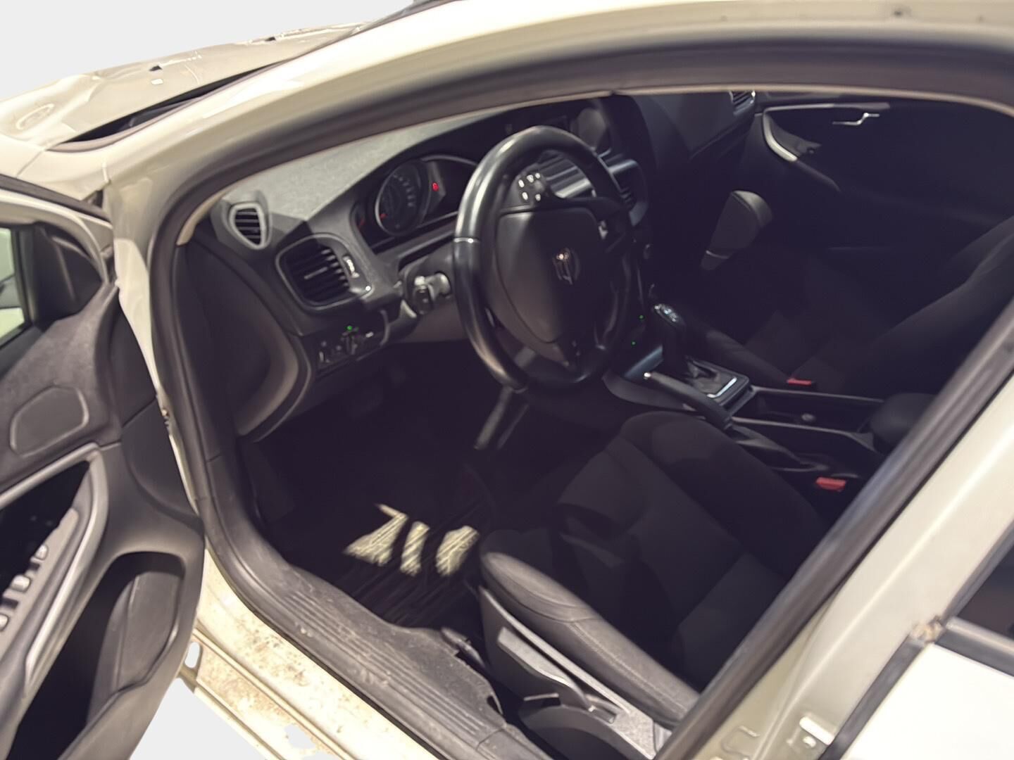 Volvo V40 2014 D2 Business aut * Suomiauto / Webasto / Merkkihuollettu / Xenon / Vakkari / Ei AdBlue - 2x Hyvät renkaat / Upeasti huollettu / Juuri tullut Tampereelle!