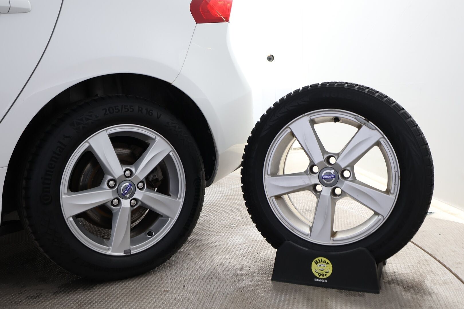 Volvo V40 2014 D2 Business aut * Suomiauto / Webasto / Merkkihuollettu / Xenon / Vakkari / Ei AdBlue - 2x Hyvät renkaat / Upeasti huollettu / Juuri tullut Tampereelle! - Osta nyt, maksa vasta ensi vuonna