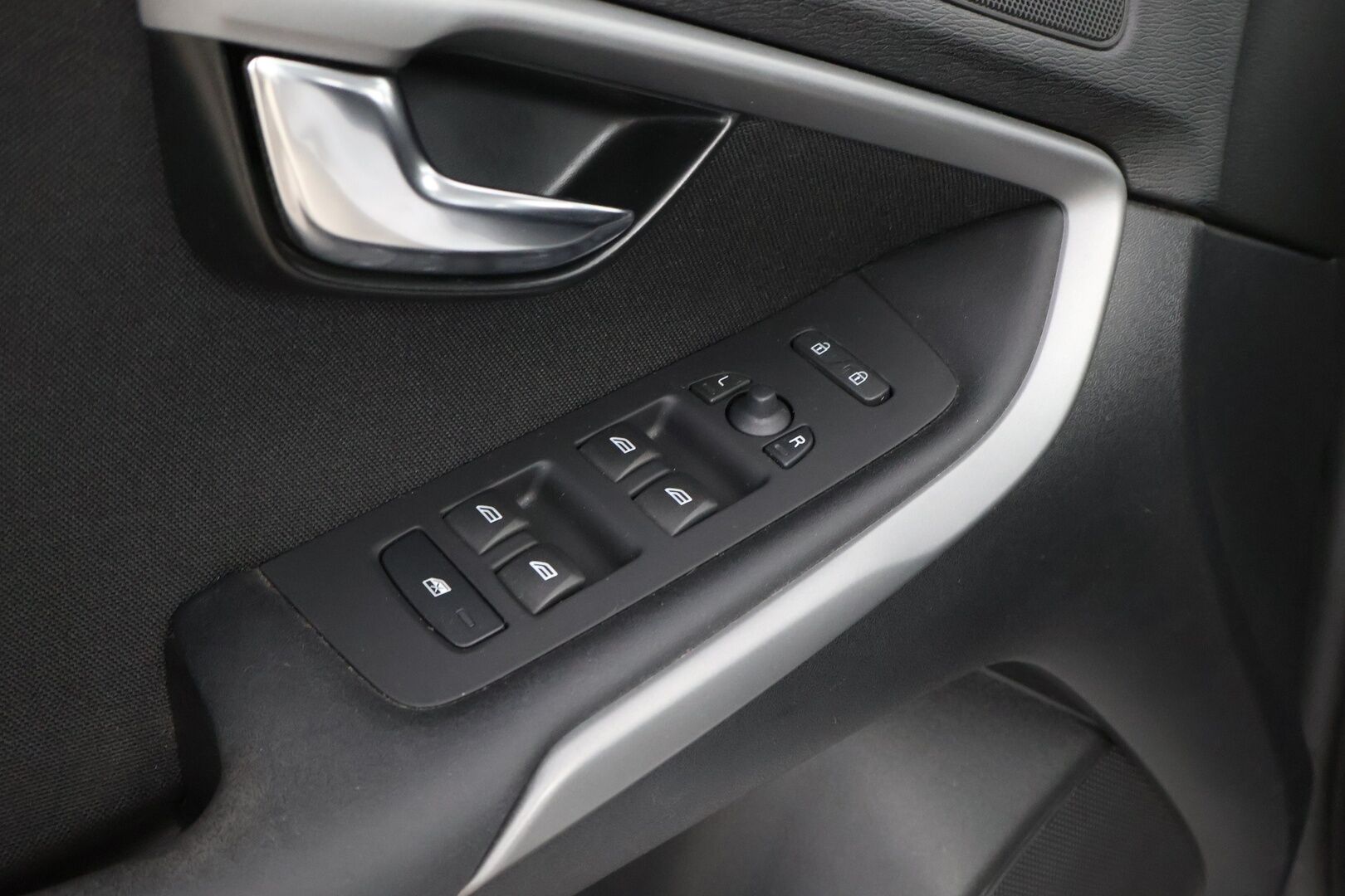 Volvo V40 2014 D2 Business aut * Suomiauto / Webasto / Merkkihuollettu / Xenon / Vakkari / Ei AdBlue - 2x Hyvät renkaat / Upeasti huollettu / Juuri tullut Tampereelle! - Osta nyt, maksa vasta ensi vuonna