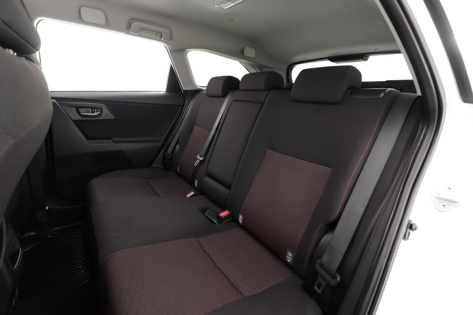 Toyota Auris 2014 Touring Sports 1,6 Valvematic Style * Vakkari / P.kamera / Navi / Lohkolämmitin / Koukku * - Suomi-auto / Kahdet renkaat aluvanteilla / Merkkihuollettu - HULLU BLACKWEEK KORKOTARJOUS 2,49%