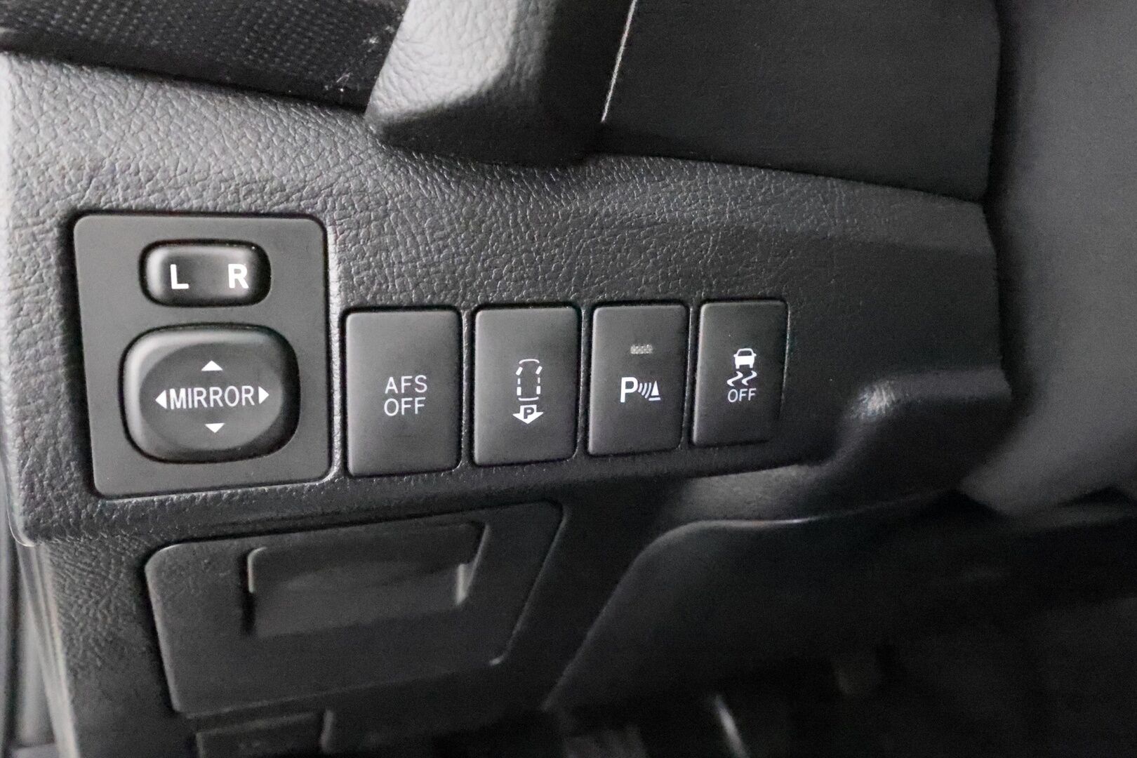 Toyota Auris 2014 Touring Sports 1,6 Valvematic Style * Vakkari / P.kamera / Navi / Lohkolämmitin / Koukku * - Suomi-auto / Kahdet renkaat aluvanteilla / Merkkihuollettu - HULLU BLACKWEEK KORKOTARJOUS 2,49%