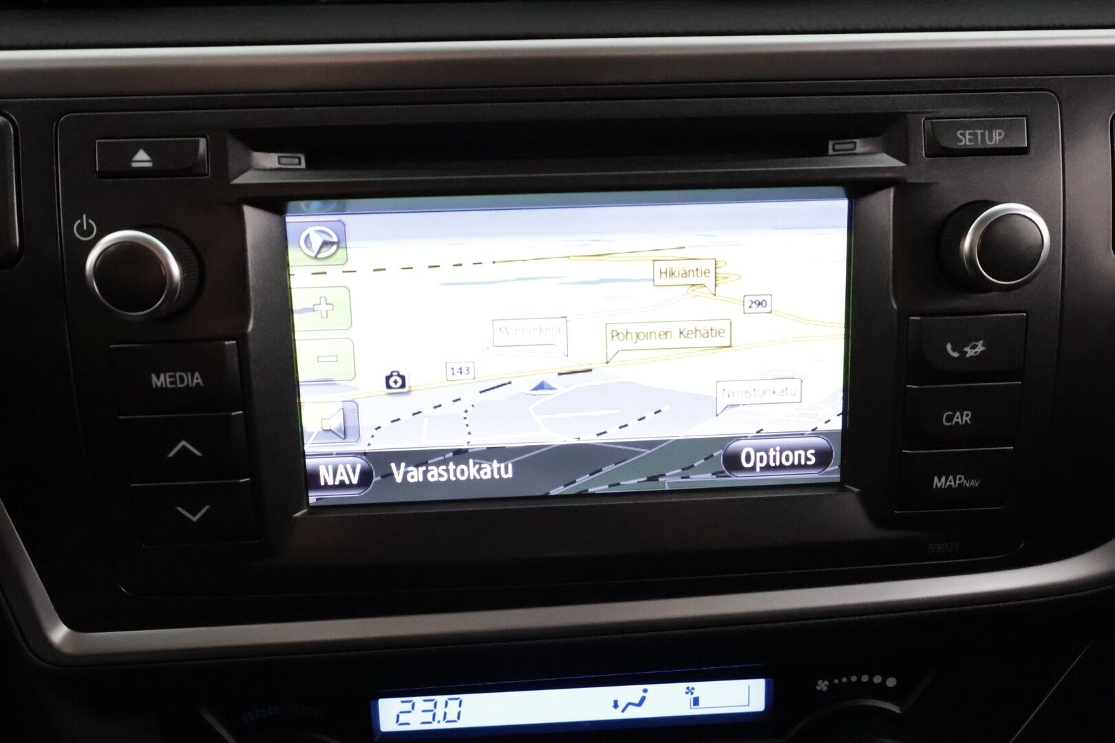 Toyota Auris 2014 Touring Sports 1,6 Valvematic Style * Vakkari / P.kamera / Navi / Lohkolämmitin / Koukku * - Suomi-auto / Kahdet renkaat aluvanteilla / Merkkihuollettu - HULLU BLACKWEEK KORKOTARJOUS 2,49%