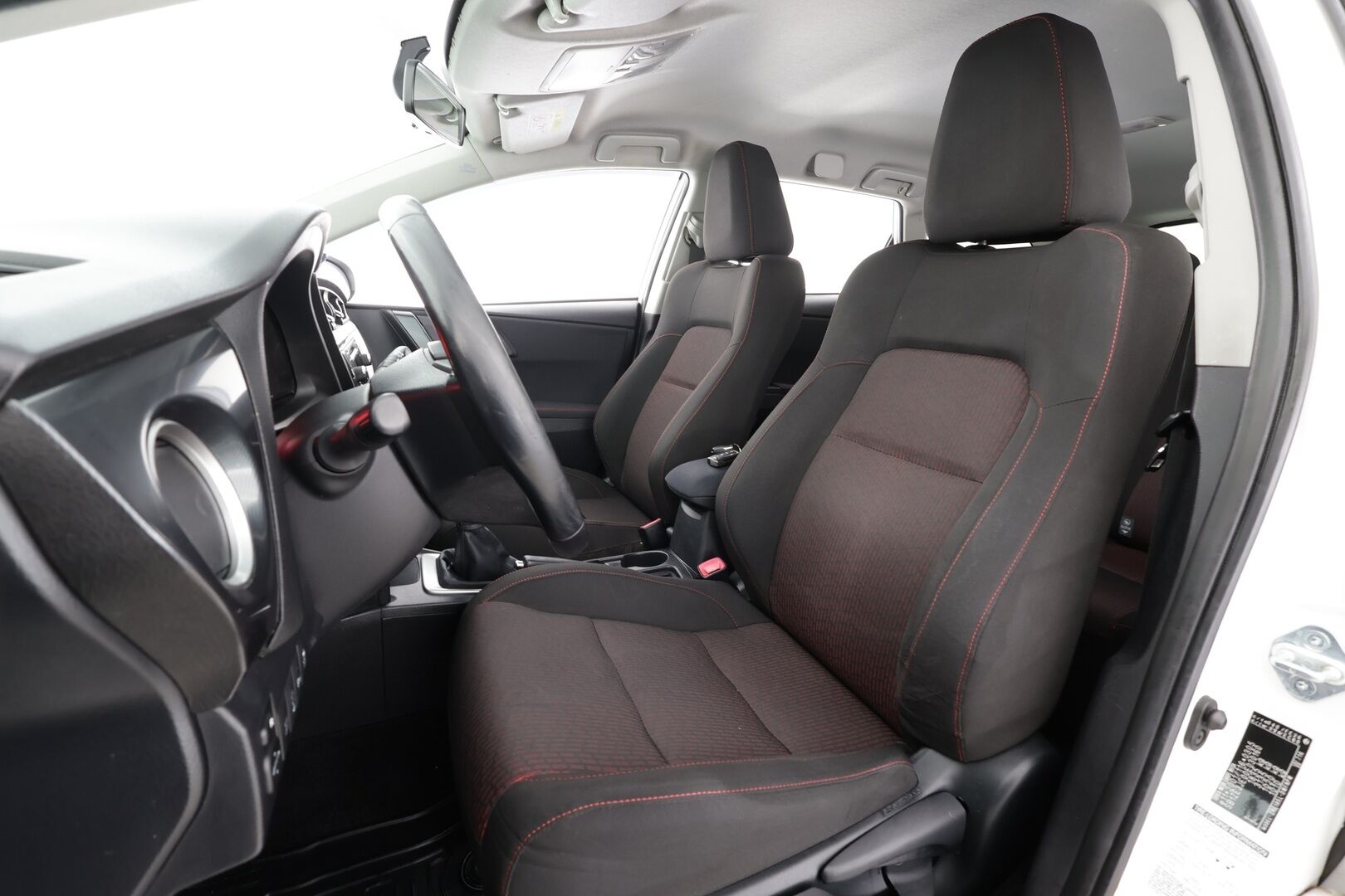 Toyota Auris 2014 Touring Sports 1,6 Valvematic Style * Vakkari / P.kamera / Navi / Lohkolämmitin / Koukku * - Suomi-auto / Kahdet renkaat aluvanteilla / Merkkihuollettu - HULLU BLACKWEEK KORKOTARJOUS 2,49%