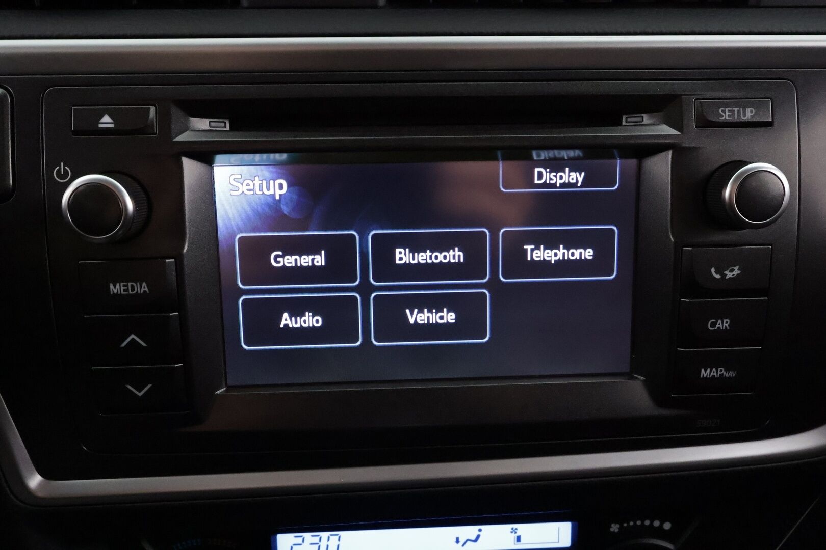 Toyota Auris 2014 Touring Sports 1,6 Valvematic Style * Vakkari / P.kamera / Navi / Lohkolämmitin / Koukku * - Suomi-auto / Kahdet renkaat aluvanteilla / Merkkihuollettu - HULLU BLACKWEEK KORKOTARJOUS 2,49%