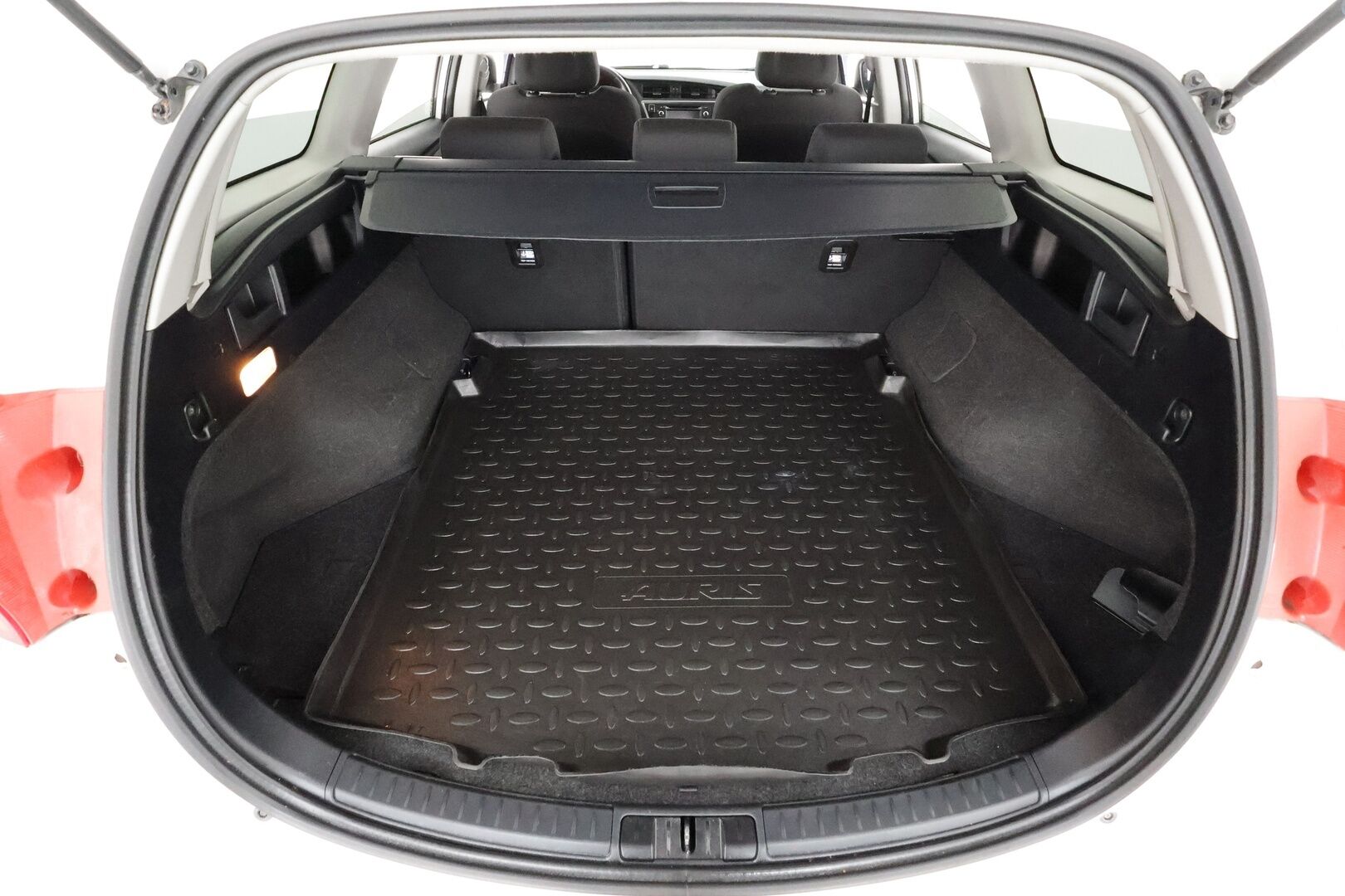 Toyota Auris 2014 Touring Sports 1,6 Valvematic Style * Vakkari / P.kamera / Navi / Lohkolämmitin / Koukku * - Suomi-auto / Kahdet renkaat aluvanteilla / Merkkihuollettu - HULLU BLACKWEEK KORKOTARJOUS 2,49%