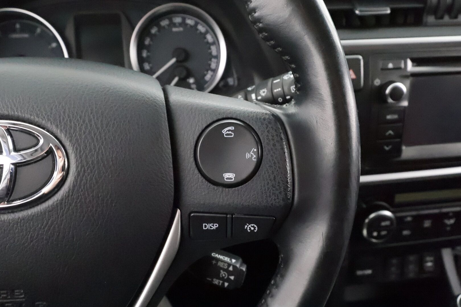 Toyota Auris 2014 Touring Sports 1,6 Valvematic Style * Vakkari / P.kamera / Navi / Lohkolämmitin / Koukku * - Suomi-auto / Kahdet renkaat aluvanteilla / Merkkihuollettu - HULLU BLACKWEEK KORKOTARJOUS 2,49%