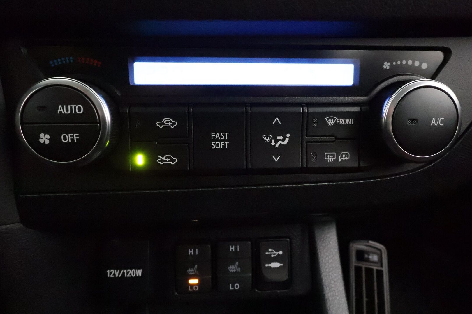 Toyota Auris 2014 Touring Sports 1,6 Valvematic Style * Vakkari / P.kamera / Navi / Lohkolämmitin / Koukku * - Suomi-auto / Kahdet renkaat aluvanteilla / Merkkihuollettu - HULLU BLACKWEEK KORKOTARJOUS 2,49%