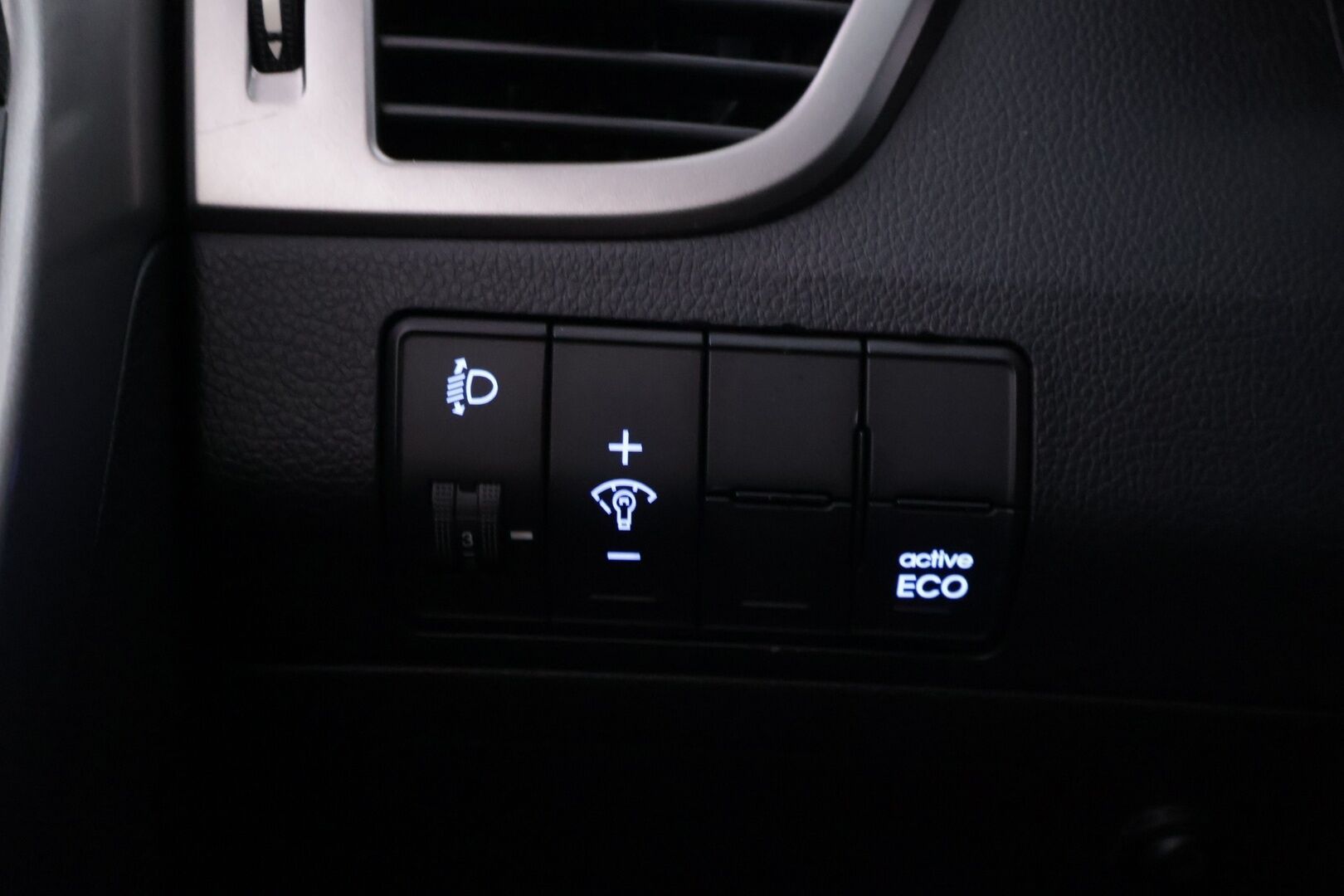 Hyundai i30 Wagon 2013 1,6 CRDi 94kW 6AT iNNOVATION *Vakkari / Lohko / Koukku / Ratinlämmitin* - Hyvin huollettu Suomiauto kaksilla renkailla!