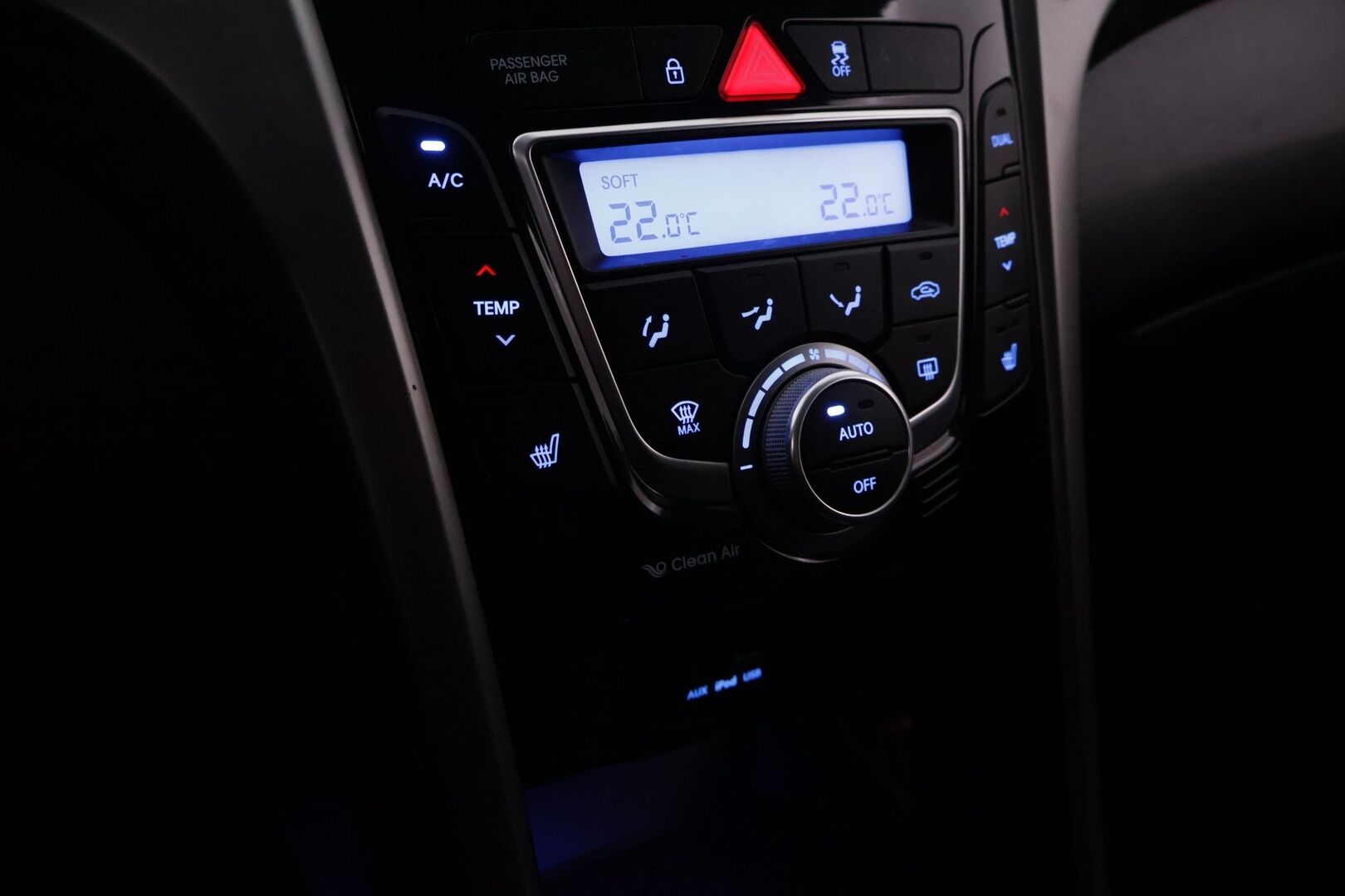 Hyundai i30 Wagon 2013 1,6 CRDi 94kW 6AT iNNOVATION *Vakkari / Lohko / Koukku / Ratinlämmitin* - Hyvin huollettu Suomiauto kaksilla renkailla! - HULLUT AVAJAISHULINAT KORKOTARJOUS 3,29 %