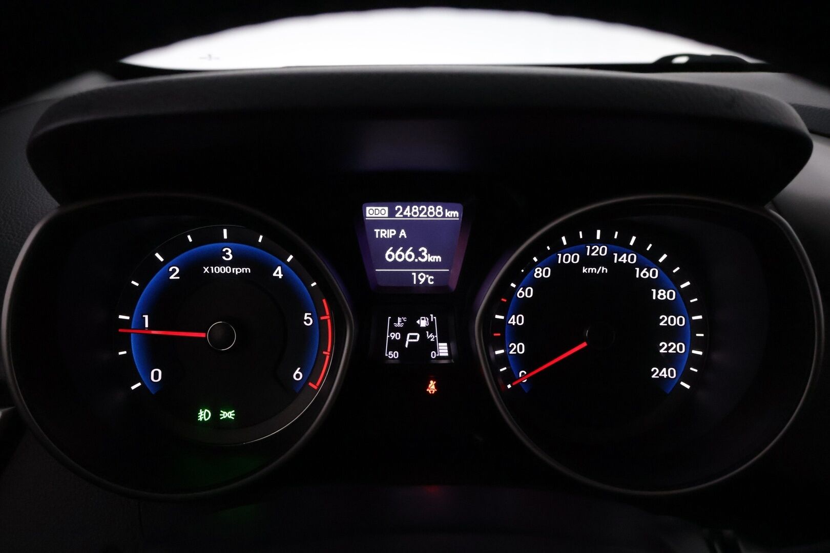 Hyundai i30 Wagon 2013 1,6 CRDi 94kW 6AT iNNOVATION *Vakkari / Lohko / Koukku / Ratinlämmitin* - Hyvin huollettu Suomiauto kaksilla renkailla! - HULLUT AVAJAISHULINAT KORKOTARJOUS 3,29 %