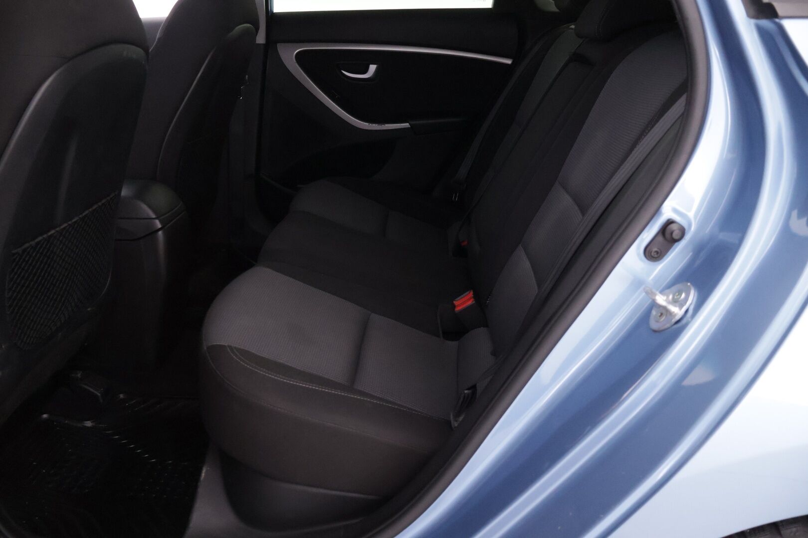 Hyundai i30 Wagon 2013 1,6 CRDi 94kW 6AT iNNOVATION *Vakkari / Lohko / Koukku / Ratinlämmitin* - Hyvin huollettu Suomiauto kaksilla renkailla! - HULLUT AVAJAISHULINAT KORKOTARJOUS 3,29 %