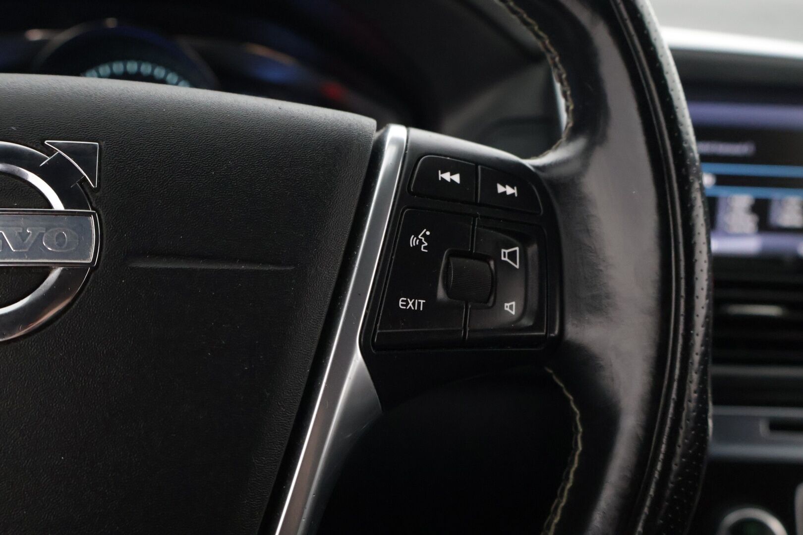 Volvo XC60 2014 D5 AWD Business R-Design aut *Webasto / ACC / BLIS / Digimittaristo / Navi / Koukku / Kaistavahti* - Suomi-auto / 2 renkaat / Hyvin huollettu* - HULLUT JOULUT KORKOTARJOUS 2,49% 