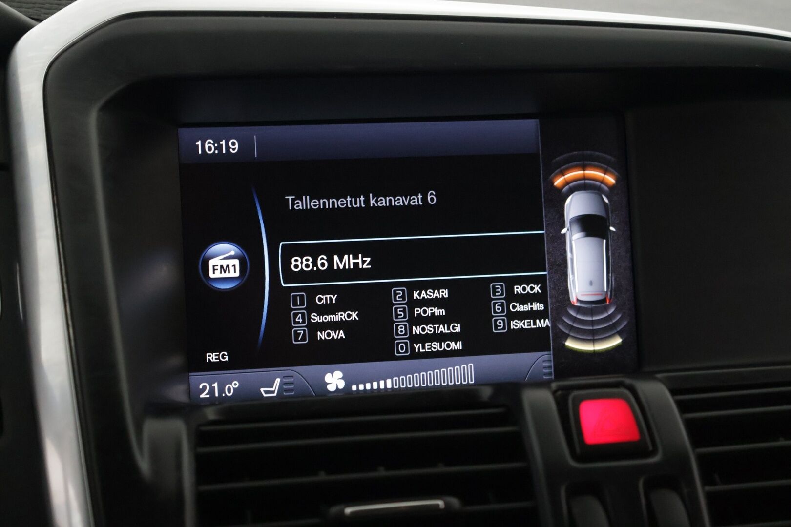 Volvo XC60 2014 D5 AWD Business R-Design aut *Webasto / ACC / BLIS / Digimittaristo / Navi / Koukku / Kaistavahti* - Suomi-auto / 2 renkaat / Hyvin huollettu* - HULLUT JOULUT KORKOTARJOUS 2,49% 