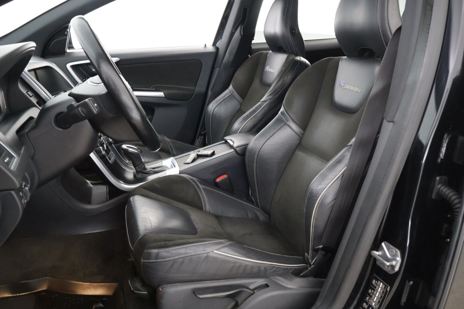 Volvo XC60 2014 D5 AWD Business R-Design aut *Webasto / ACC / BLIS / Digimittaristo / Navi / Koukku / Kaistavahti* - Suomi-auto / 2 renkaat / Hyvin huollettu* - HULLUT JOULUT KORKOTARJOUS 2,49% 