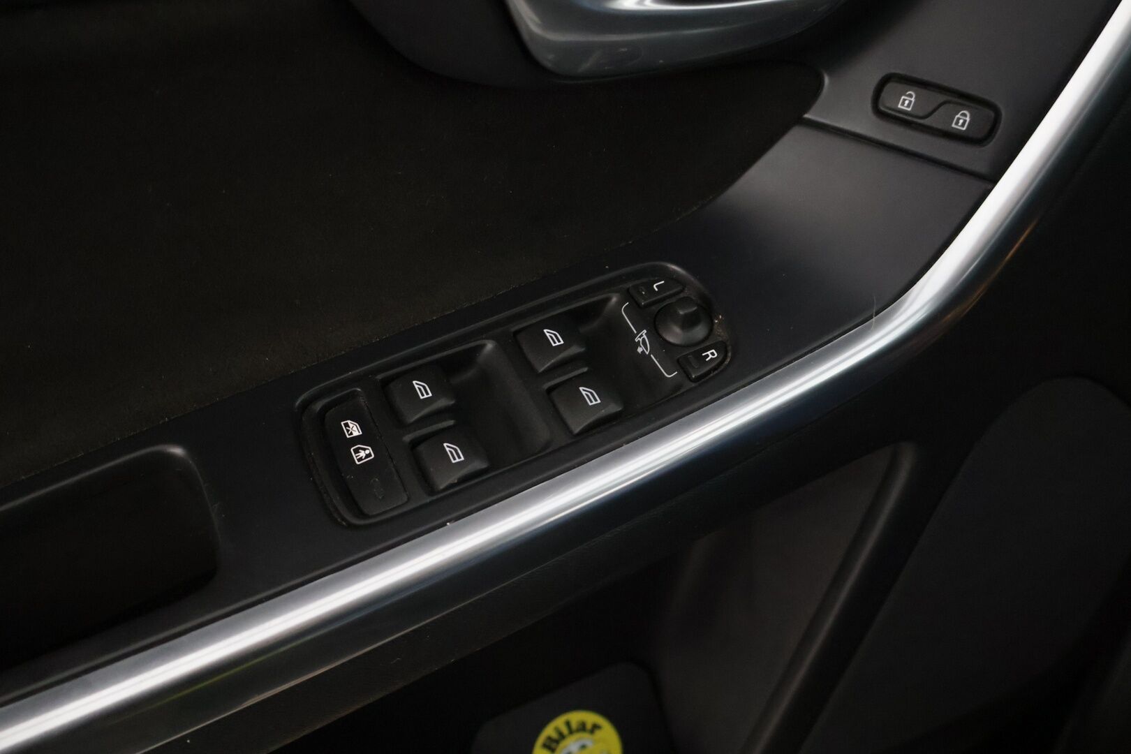 Volvo XC60 2014 D5 AWD Business R-Design aut *Webasto / ACC / BLIS / Digimittaristo / Navi / Koukku / Kaistavahti* - Suomi-auto / 2 renkaat / Hyvin huollettu* - HULLUT JOULUT KORKOTARJOUS 2,49% 