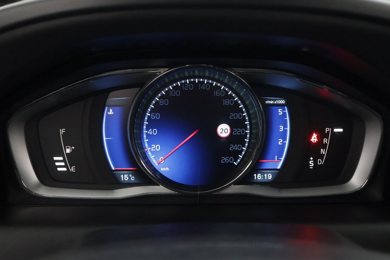 Volvo XC60 2014 D5 AWD Business R-Design aut *Webasto / ACC / BLIS / Digimittaristo / Navi / Koukku / Kaistavahti* - Suomi-auto / 2 renkaat / Hyvin huollettu* - HULLUT JOULUT KORKOTARJOUS 2,49% 