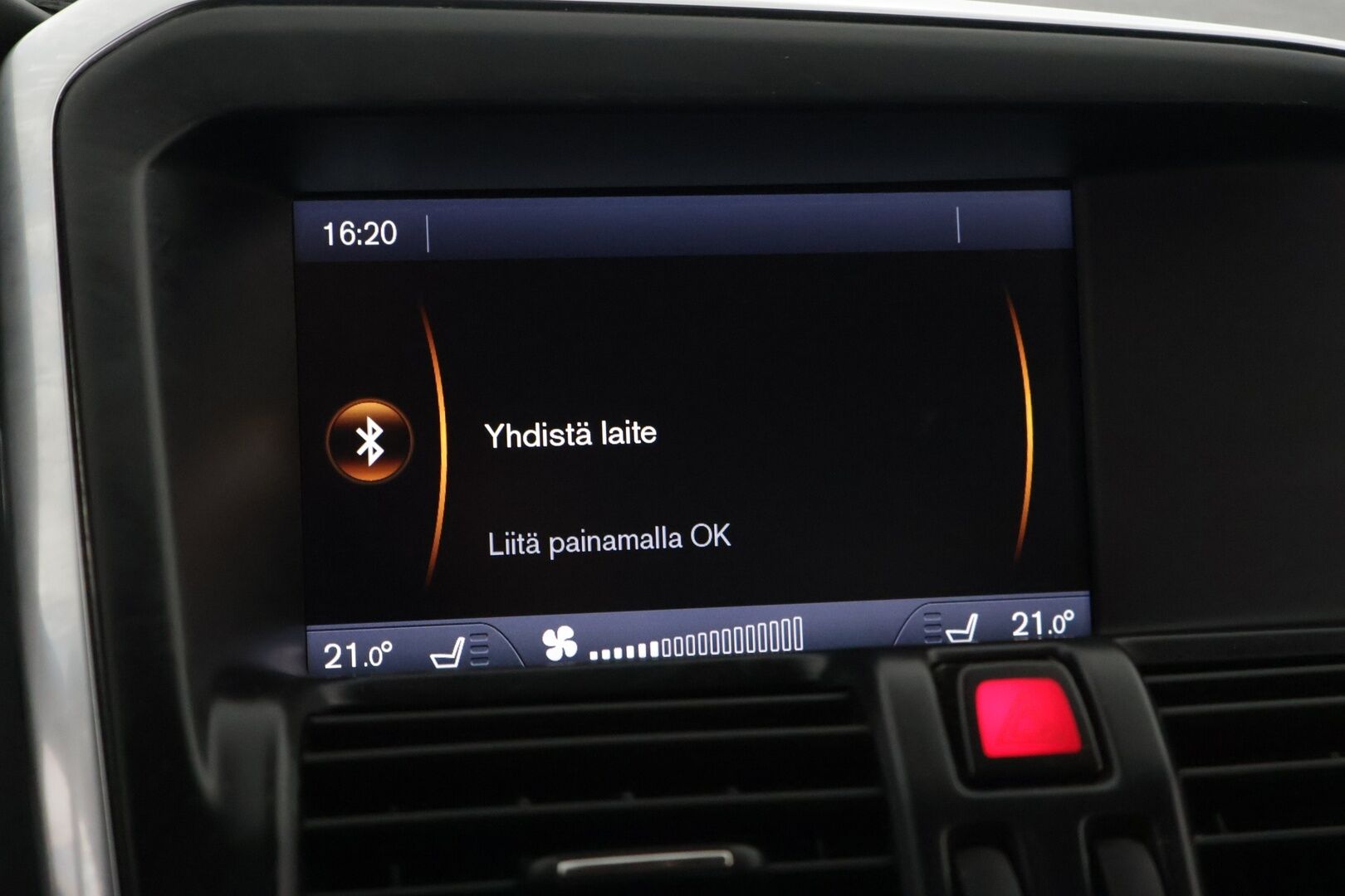 Volvo XC60 2014 D5 AWD Business R-Design aut *Webasto / ACC / BLIS / Digimittaristo / Navi / Koukku / Kaistavahti* - Suomi-auto / 2 renkaat / Hyvin huollettu* - HULLUT JOULUT KORKOTARJOUS 2,49% 