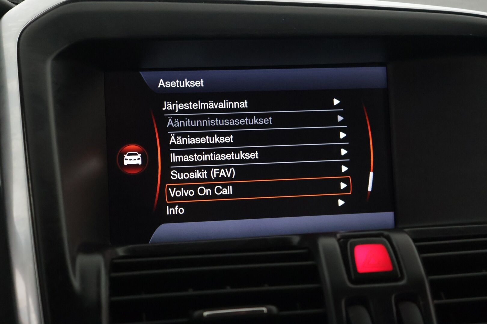 Volvo XC60 2014 D5 AWD Business R-Design aut *Webasto / ACC / BLIS / Digimittaristo / Navi / Koukku / Kaistavahti* - Suomi-auto / 2 renkaat / Hyvin huollettu* - HULLUT JOULUT KORKOTARJOUS 2,49% 