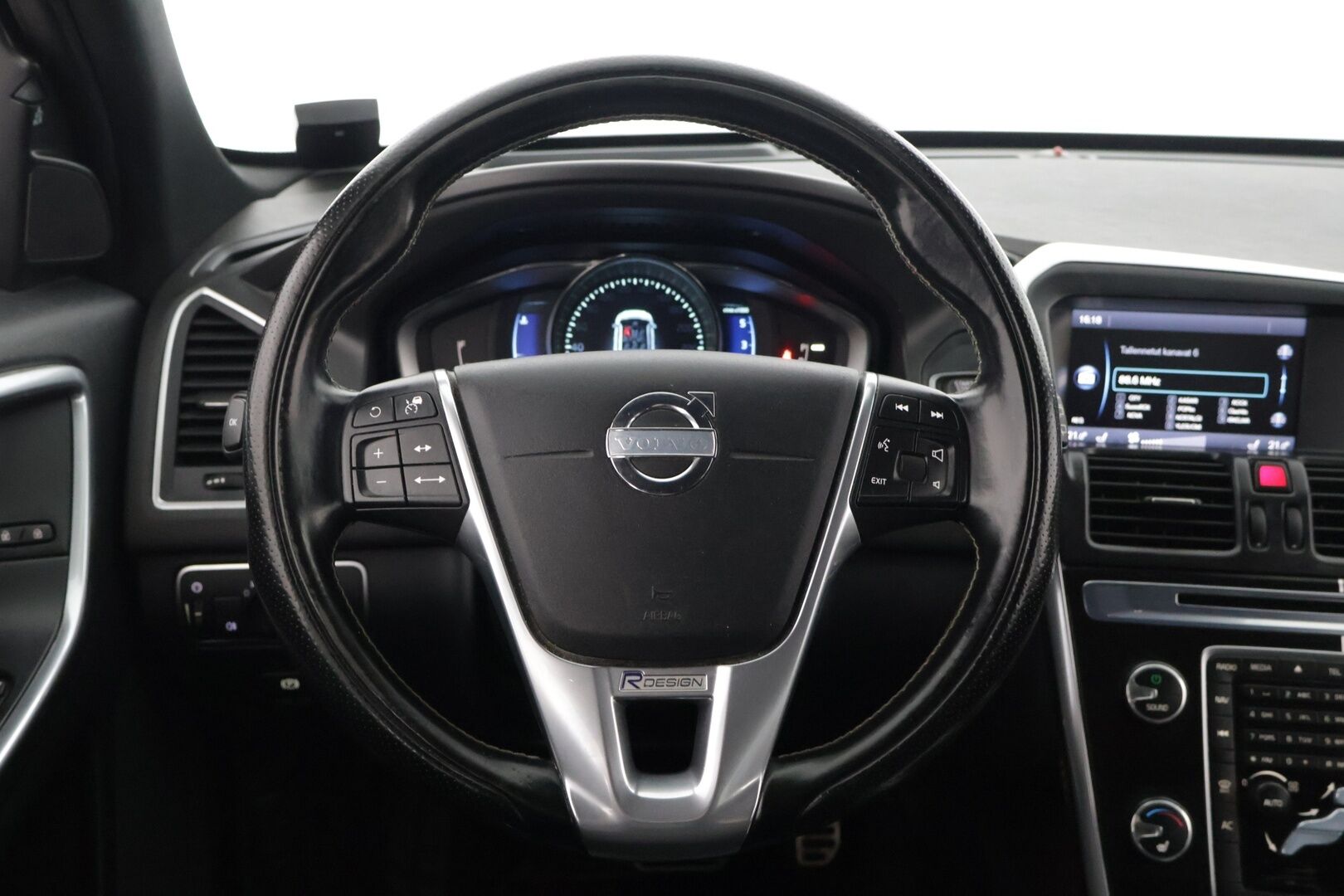 Volvo XC60 2014 D5 AWD Business R-Design aut *Webasto / ACC / BLIS / Digimittaristo / Navi / Koukku / Kaistavahti* - Suomi-auto / 2 renkaat / Hyvin huollettu* - HULLUT JOULUT KORKOTARJOUS 2,49% 