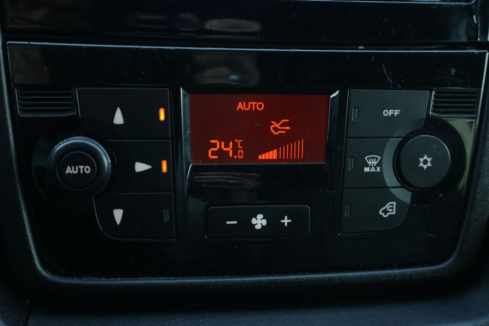Peugeot Boxer 2014 335 L3H2 HDi 150 FAP - | Matkailuauto | 2x Webasto | Nukkumapaikat 3:lle | Jääkappi | Mikro | Televisio | Wc | Vetokoukku | Ulkovalopaketti | - KORKO VAIN 3,99 %