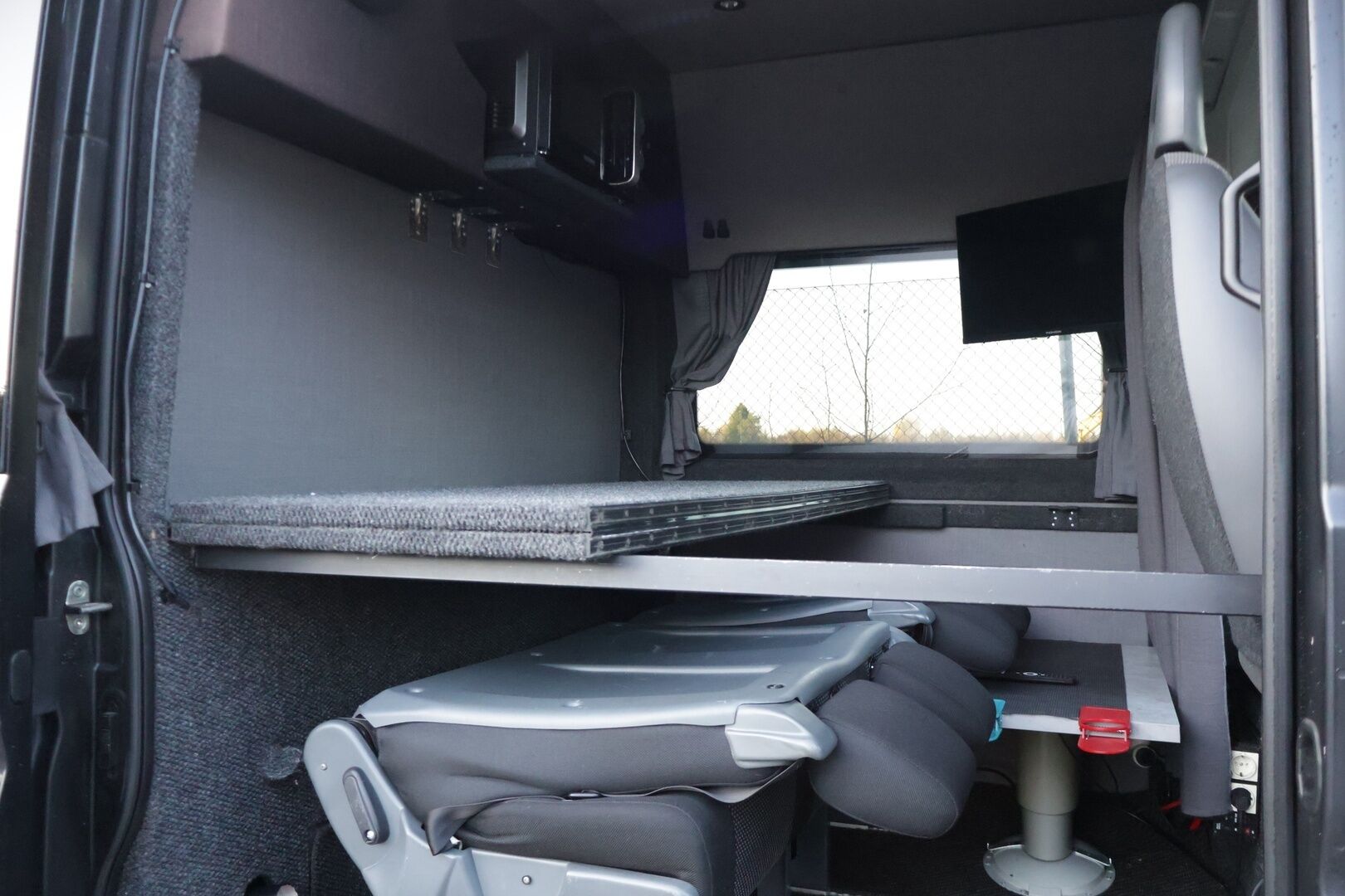 Peugeot Boxer 2014 335 L3H2 HDi 150 FAP - | Matkailuauto | 2x Webasto | Nukkumapaikat 3:lle | Jääkappi | Mikro | Televisio | Wc | Vetokoukku | Ulkovalopaketti | - KORKO VAIN 3,99 %