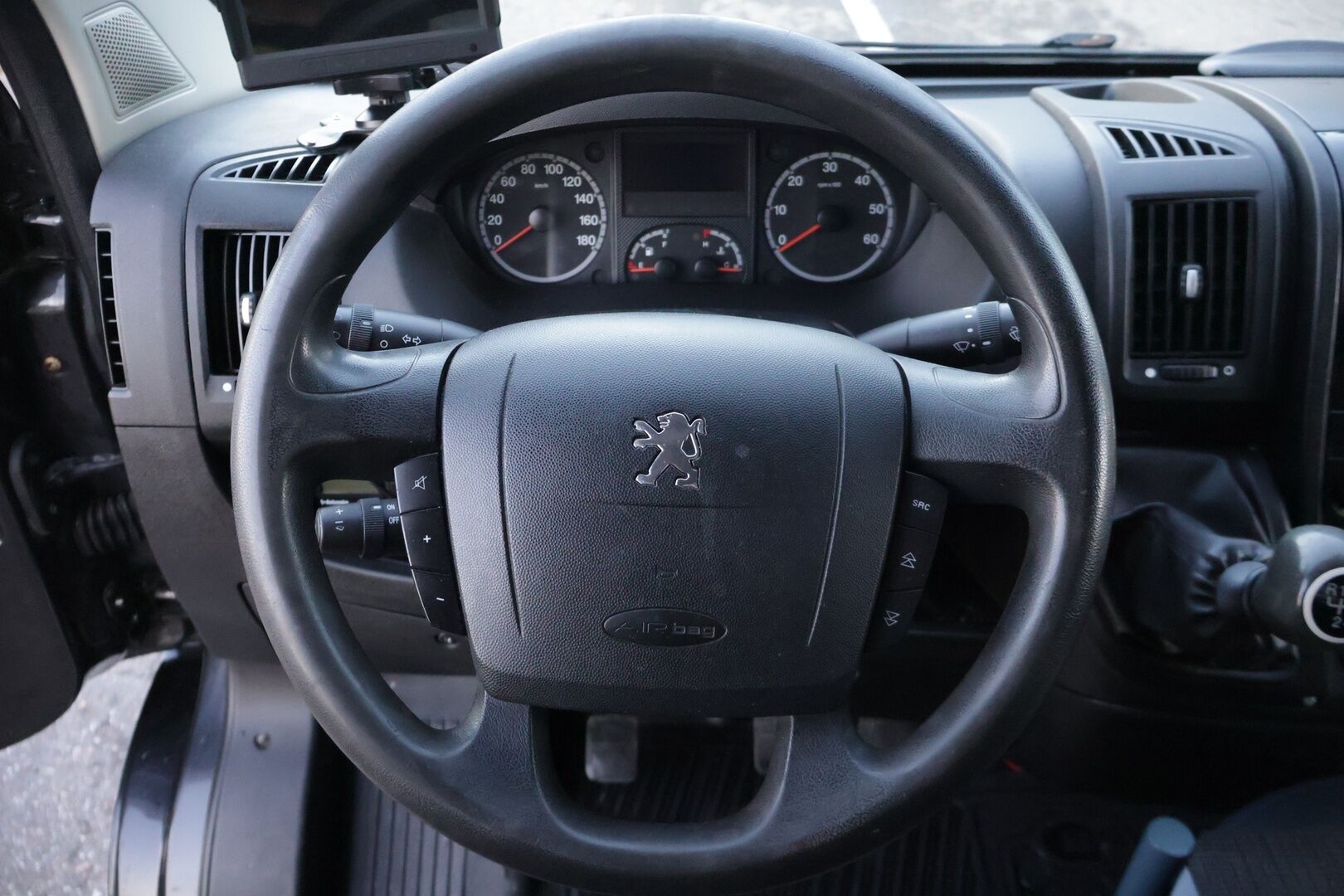 Peugeot Boxer 2014 335 L3H2 HDi 150 FAP - | Matkailuauto | 2x Webasto | Nukkumapaikat 3:lle | Jääkappi | Mikro | Televisio | Wc | Vetokoukku | Ulkovalopaketti | - KORKO VAIN 3,99 %