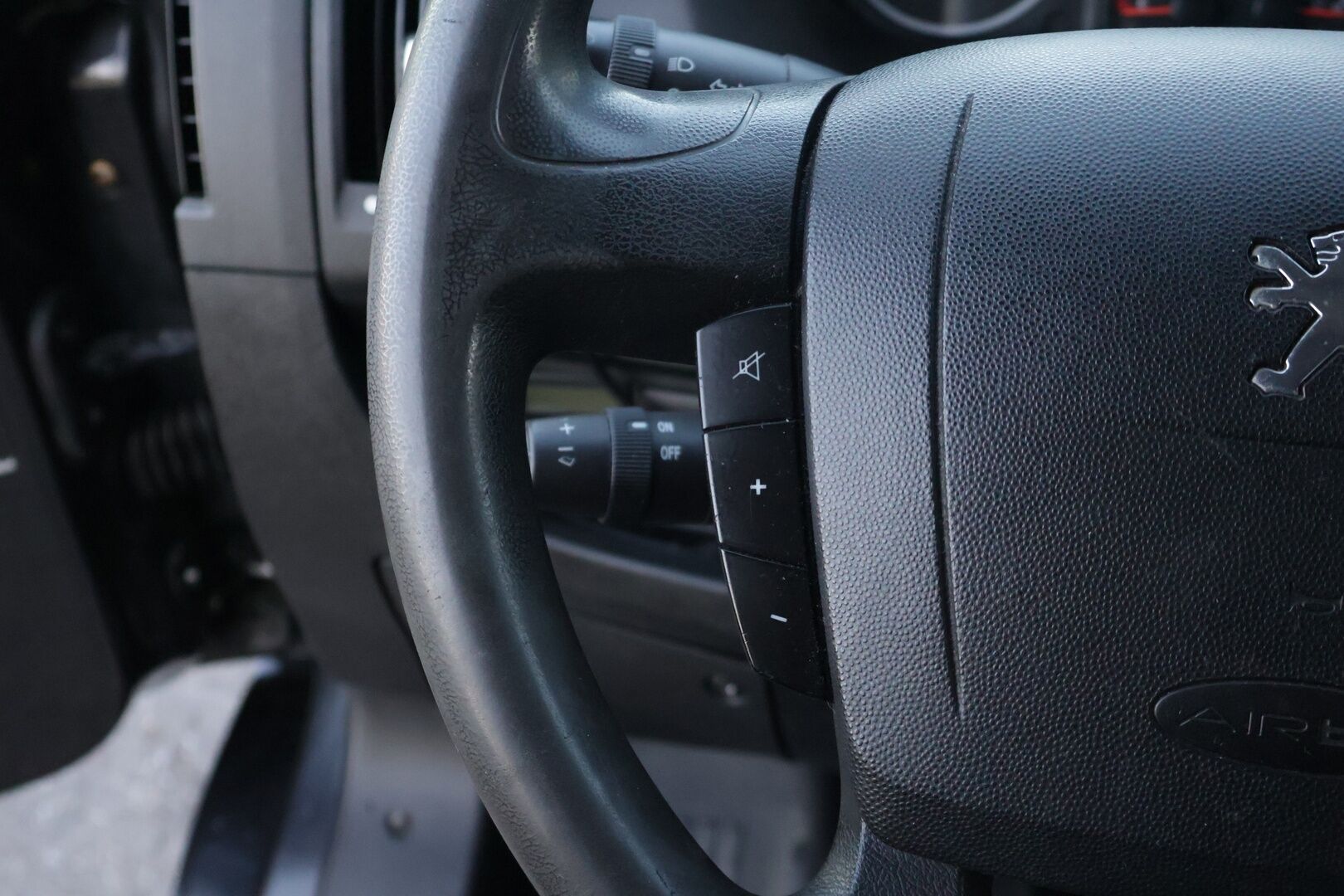 Peugeot Boxer 2014 335 L3H2 HDi 150 FAP - | Matkailuauto | 2x Webasto | Nukkumapaikat 3:lle | Jääkappi | Mikro | Televisio | Wc | Vetokoukku | Ulkovalopaketti | - KORKO VAIN 3,99 %