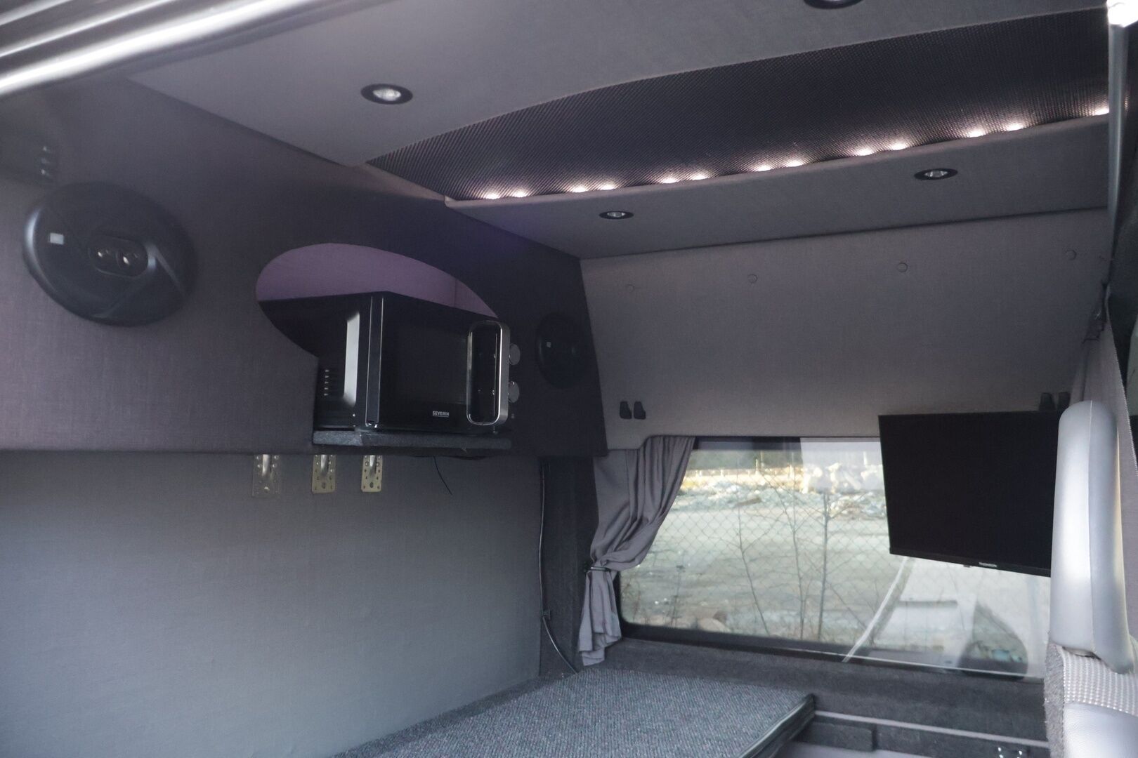 Peugeot Boxer 2014 335 L3H2 HDi 150 FAP - | Matkailuauto | 2x Webasto | Nukkumapaikat 3:lle | Jääkappi | Mikro | Televisio | Wc | Vetokoukku | Ulkovalopaketti | - KORKO VAIN 3,99 %