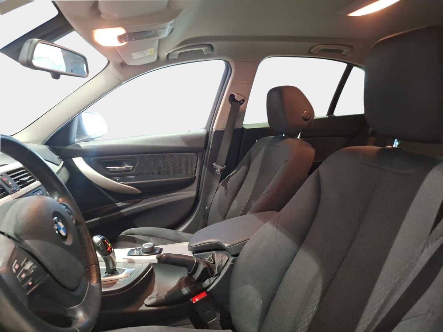 BMW 318 2014 F30 Sedan 318d TwinPower Turbo A Business / Xenon / KeylessGo / Vakkari / 2x BMW Vanteet / Suomi-auto / Huoltokirja - Juuri katsastettu! - HULLUT AVAJAISHULINAT KORKOTARJOUS 3,29 %