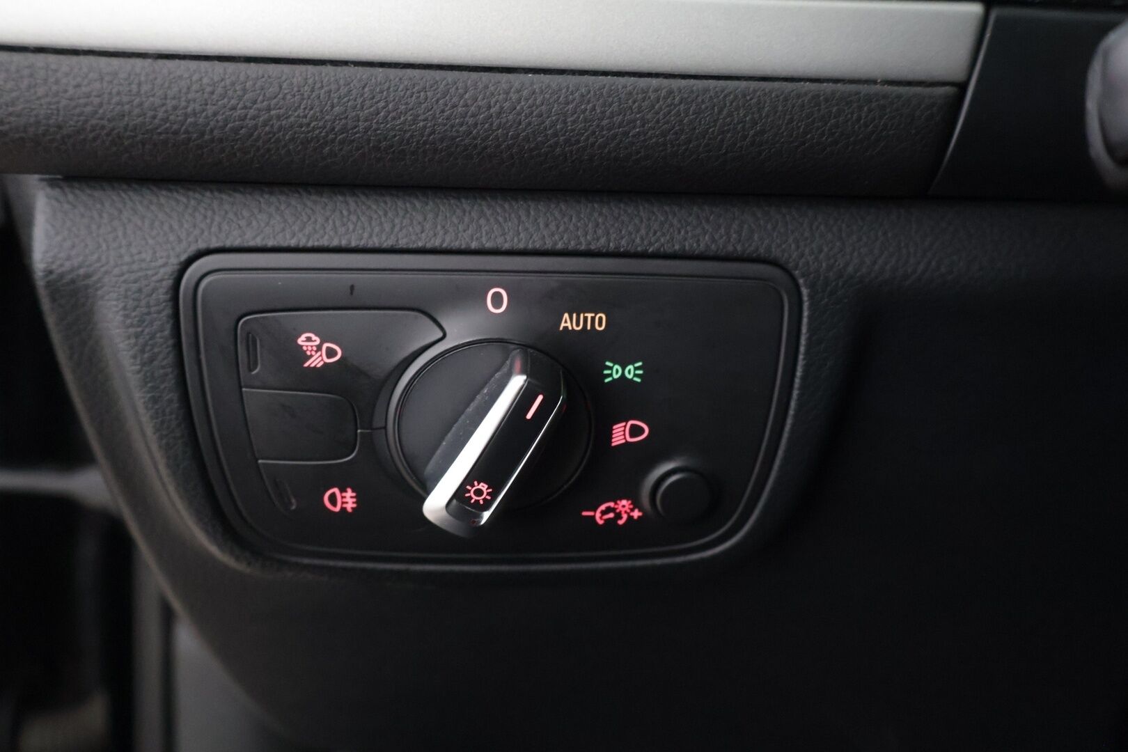 Audi A6 2014 Avant Business Plus Edition 2,0 TDI 130 kW multitronic Start-Stop // ACC / Webasto / Koukku / BLIS / Bi-Xenon // - Kattava huoltohistoria / Uusi tuulilasi