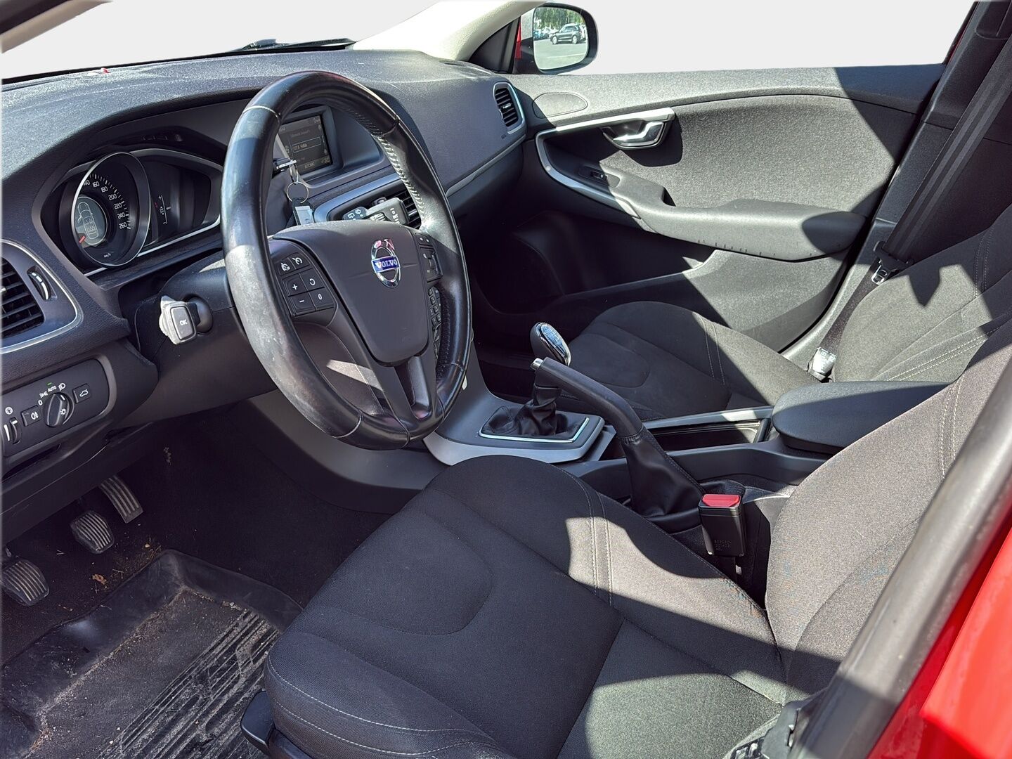 Volvo V40 2014 D2 Business - | Suomi-auto | Lohko+sis.p | Jakopää 174tkm | Vakkari | Xenon | 
