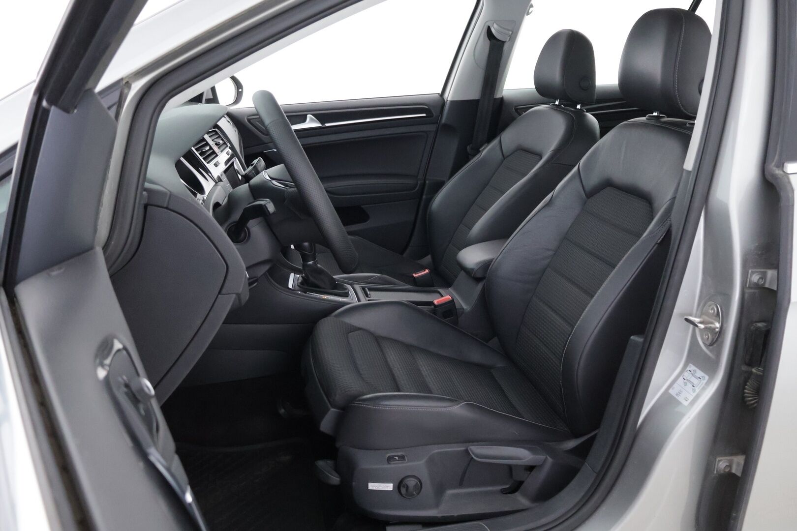 Volkswagen Golf 2014 Variant Highline 2,0 TDI 110 kW (150 hv) BlueMotion Technology DSG-automaatti - Suomiauto | Hieronta | LED | Lohko & Sisäpistoke | Vakkari | Puolinahkasisusta | Juuri tullut Tampereelle!
