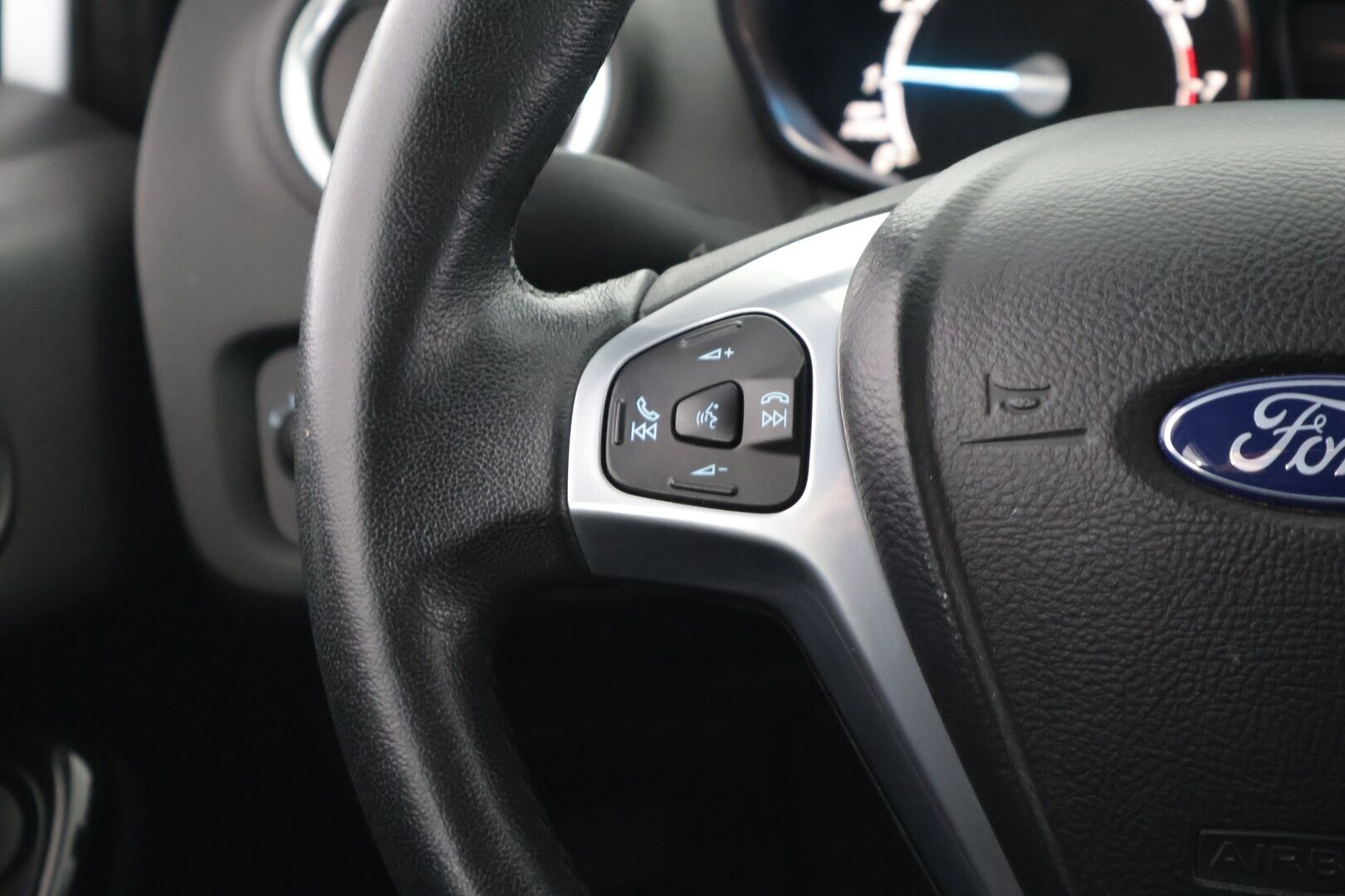 Ford Fiesta 2014 1,0 EcoBoost 100hv PowerShift Titanium A6 5-ovinen - Suomi-auto/ Lohko/ Vakkari/ 2x renkaat