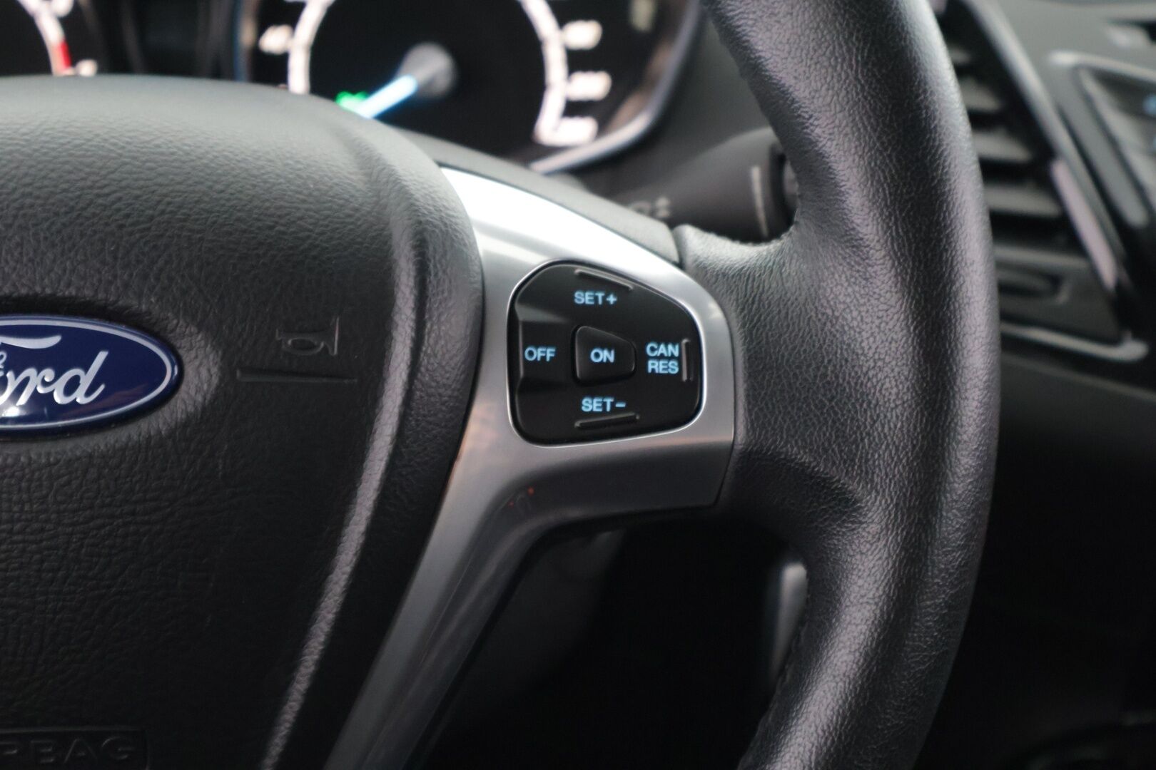 Ford Fiesta 2014 1,0 EcoBoost 100hv PowerShift Titanium A6 5-ovinen - Suomi-auto/ Lohko/ Vakkari/ 2x renkaat