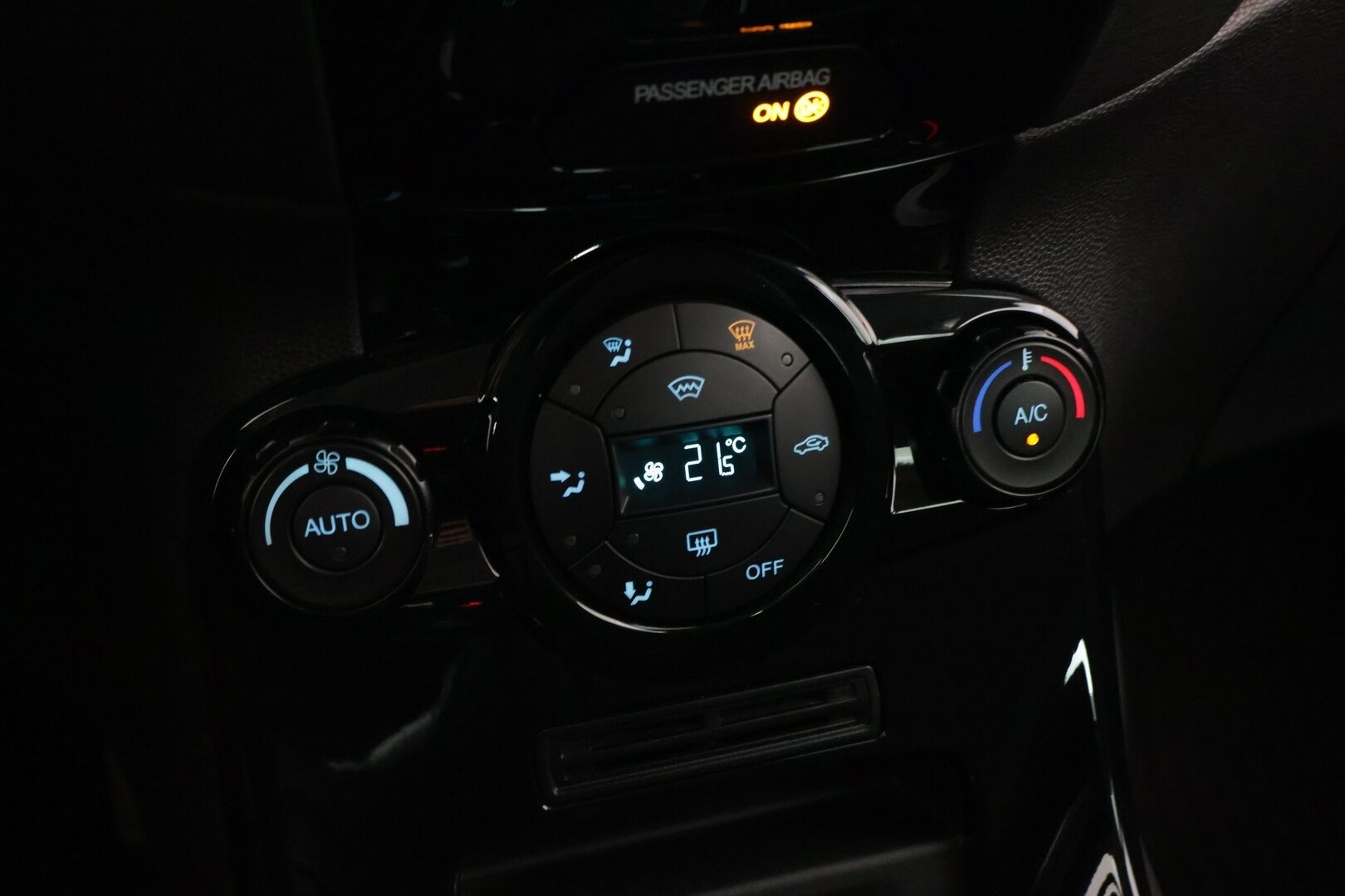 Ford Fiesta 2014 1,0 EcoBoost 100hv PowerShift Titanium A6 5-ovinen - Suomi-auto/ Lohko/ Vakkari/ 2x renkaat