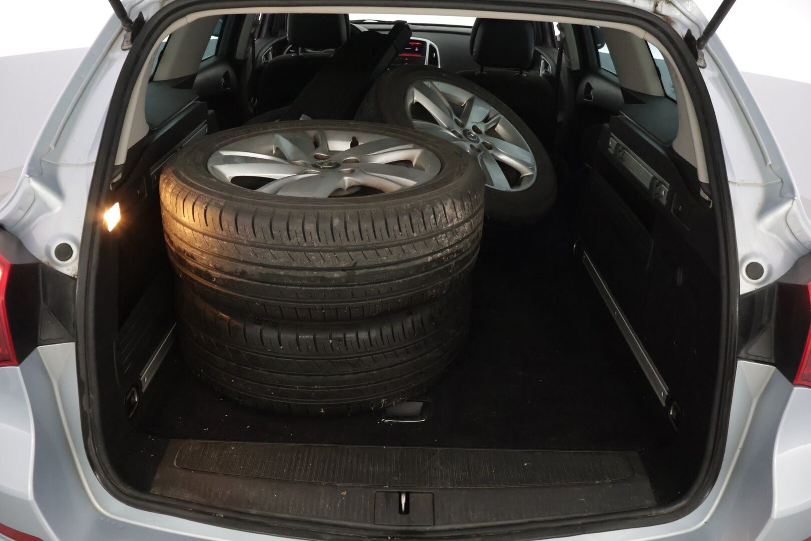 Opel Astra 2014 Sports Tourer Sport 1,6 CDTI ecoFLEX Start/Stop 100kW MT6  - YritysOutlet - Myydään vain yrityksille - Webasto, sportpenkit, autom. ilmastointi, 2x renkaat