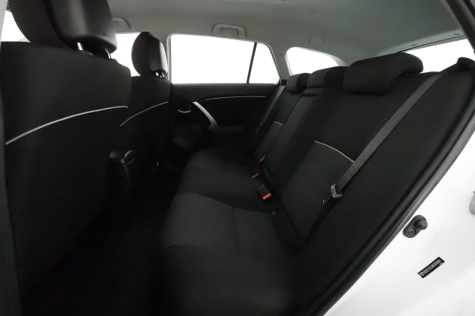 Toyota Avensis 2014 1,6 Valvematic Life Edition Wagon *Suomi-auto / Radio / Ilmastointi / Penkinlämmittimet / 2x Renkaat*