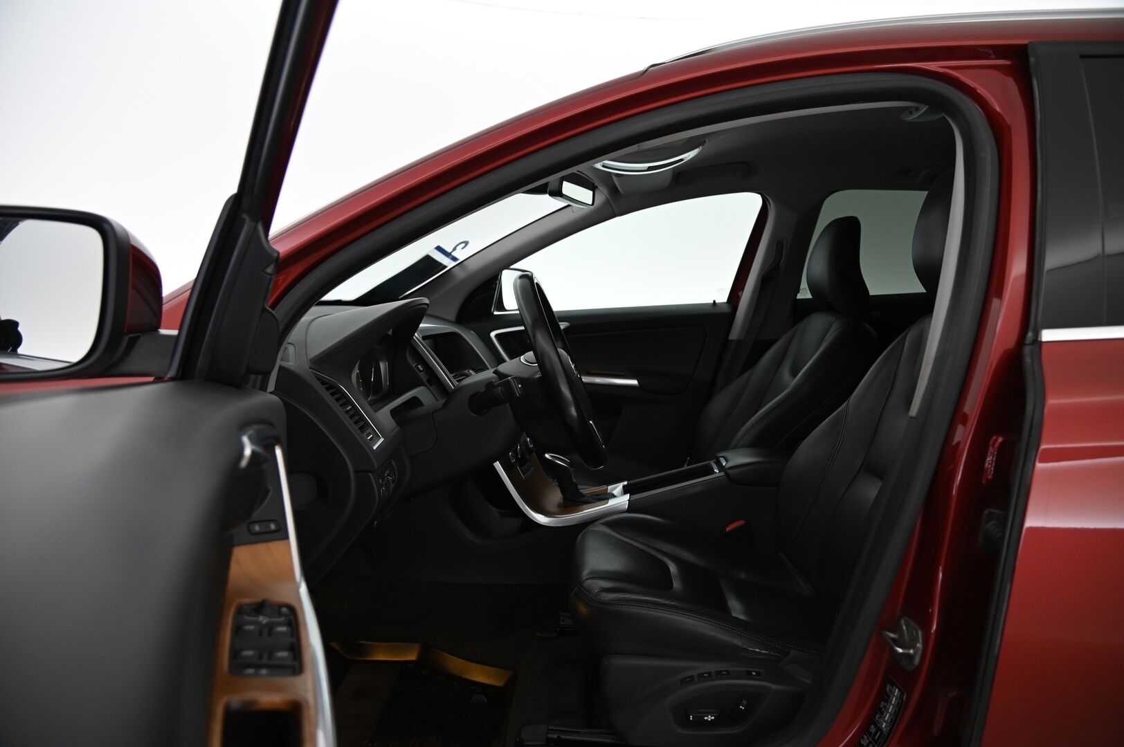 Volvo XC60 2014 D5 AWD Summum aut *Webasto / BLIS / ACC / KeyLessGo / Kamera / Nahat / Muistipenkki / Ratinlämmitin / Lasinlämmitin / S-Luukku* - Merkkihuollettu / Upeassa kunnossa / Kattavat varusteet / Hyvät renkaat!