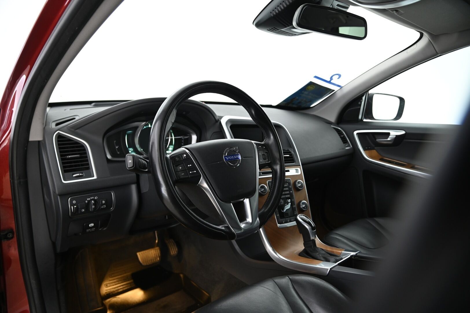 Volvo XC60 2014 D5 AWD Summum aut *Webasto / BLIS / ACC / KeyLessGo / Kamera / Nahat / Muistipenkki / Ratinlämmitin / Lasinlämmitin / S-Luukku* - Merkkihuollettu / Upeassa kunnossa / Kattavat varusteet / Hyvät renkaat!