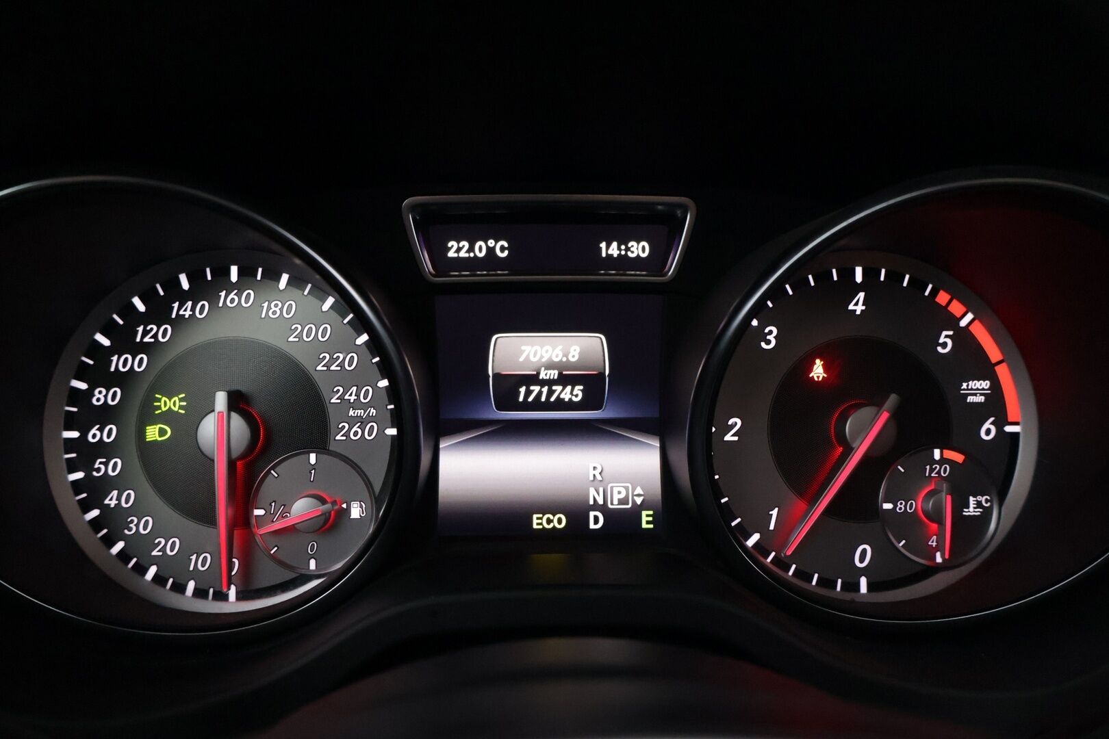 Mercedes-Benz CLA 2014 220 CDI Premium Business - | Vakkari | Kattoluukku | P.kamera | Puolinahkasisusta | Juuri huollettu! | Ei-adblue | 